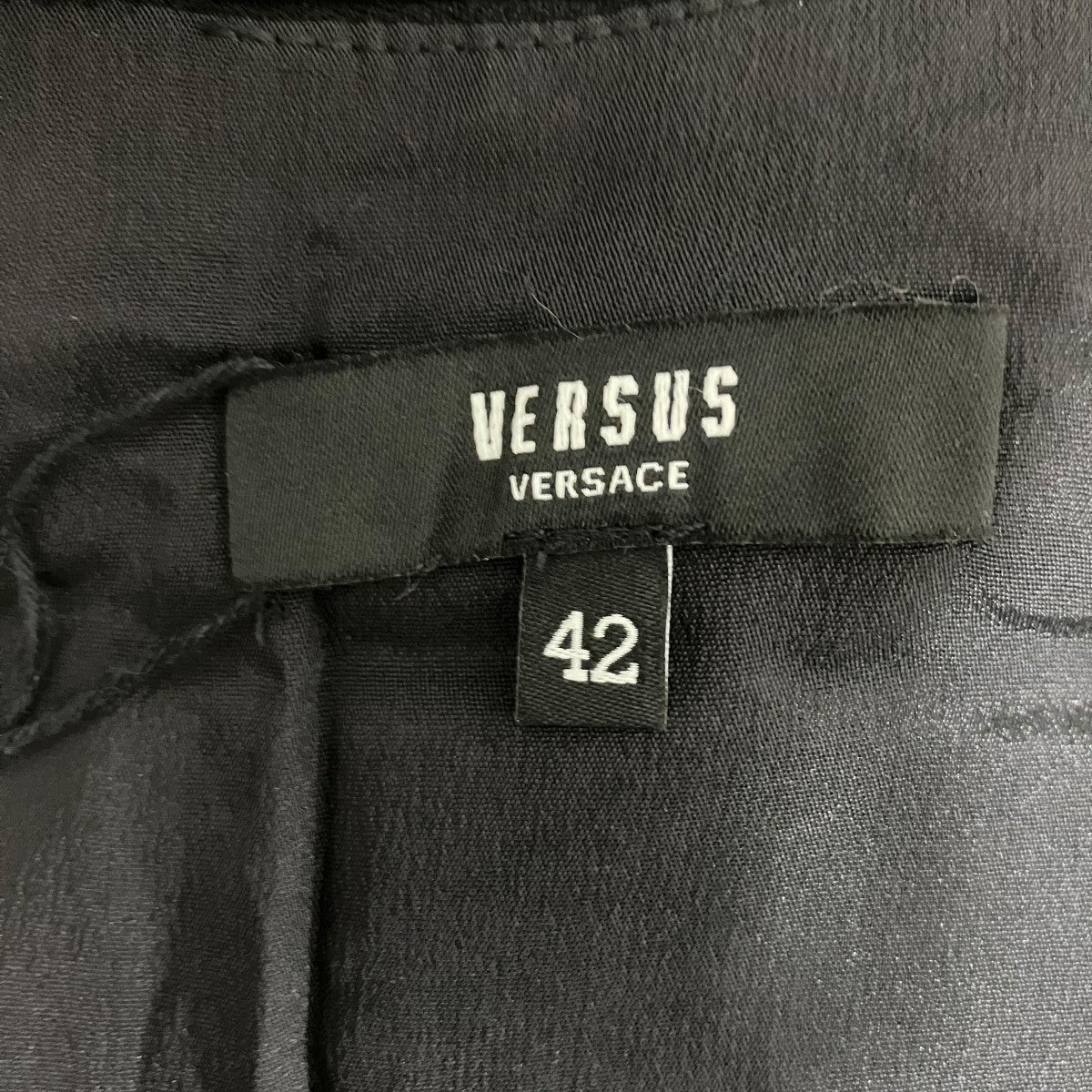 GIANNI VERSACE(ジャンニヴェルサーチ) ゴールドスタッズノースリーブ