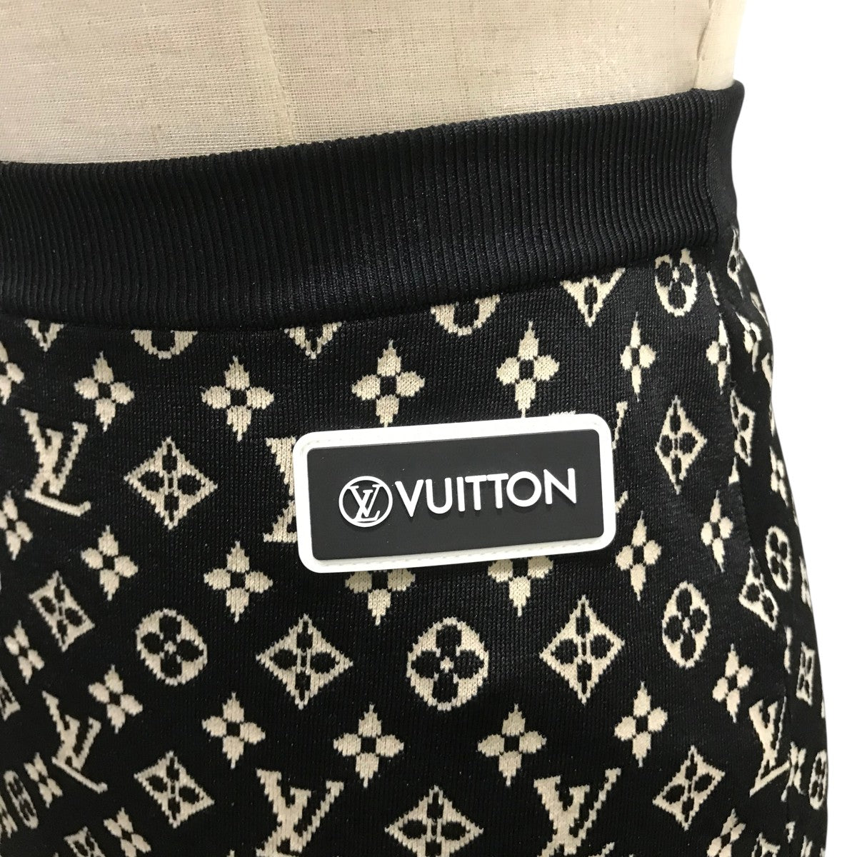 LOUIS VUITTON(ルイヴィトン) モノグラムニットスカートRW212W