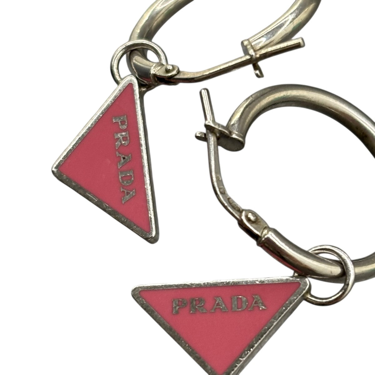 PRADA(プラダ) 三角ロゴピアス シルバー×ピンク｜【公式】カインドオル