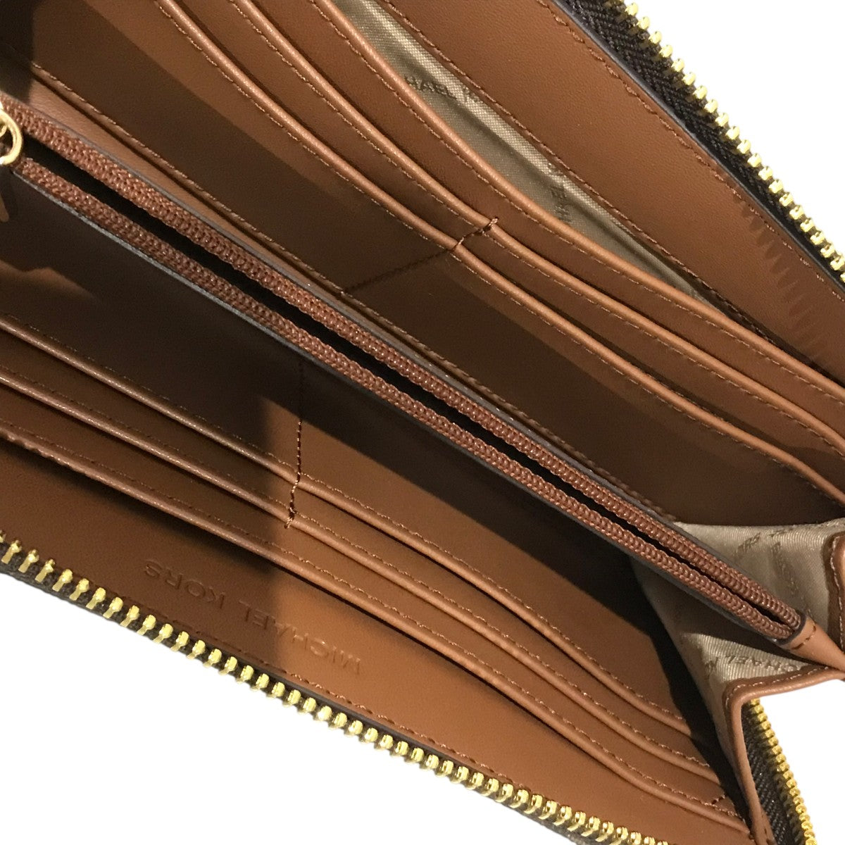 ラウンドジップウォレット35F8GTVE9B
