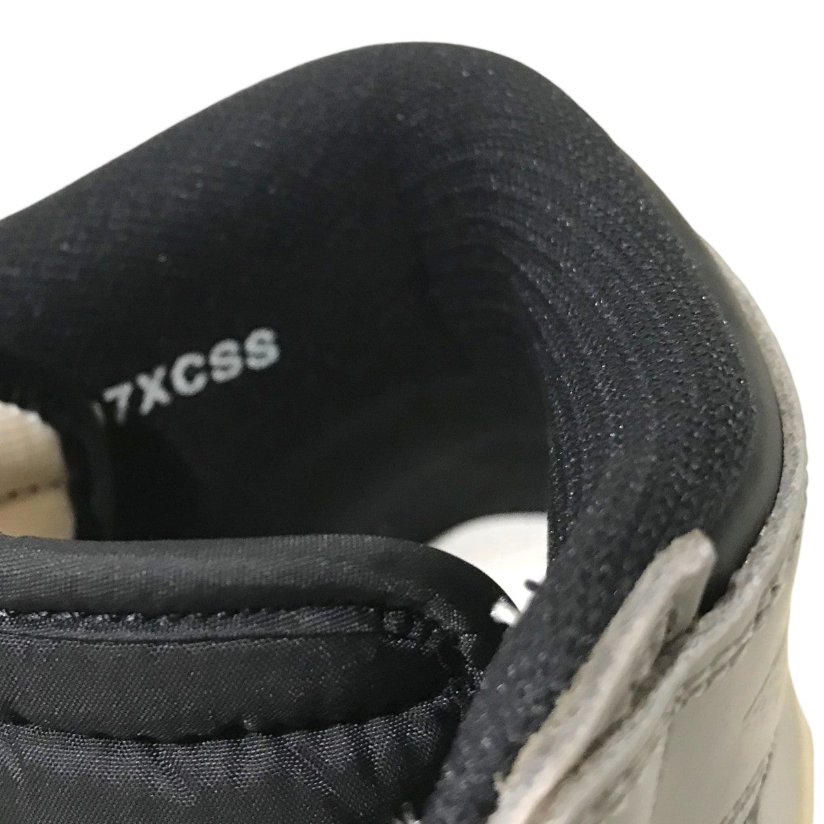【ordan 1 High ’85 Reverse Shadow】ハイカットスニーカーHV6674-020