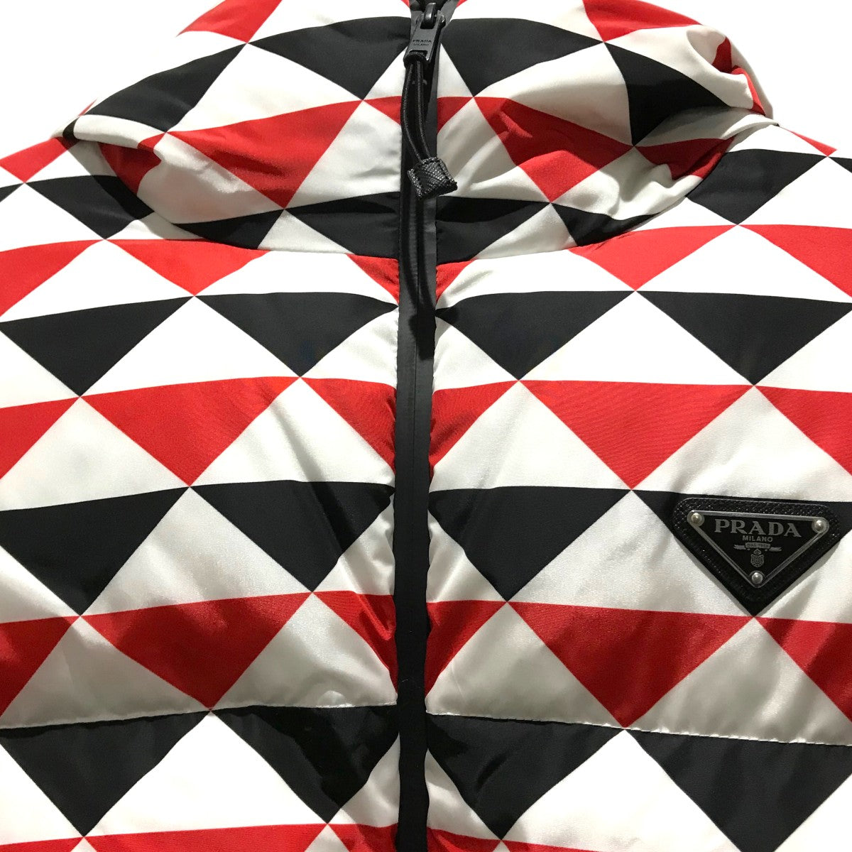 PRADA 【テクニカルＲｅ−Ｎｙｌｏｎ ダウンジャケット トライアングルジャガード】ダウンジャケット29Z956 古着・中古-3枚目のアイテム画像
