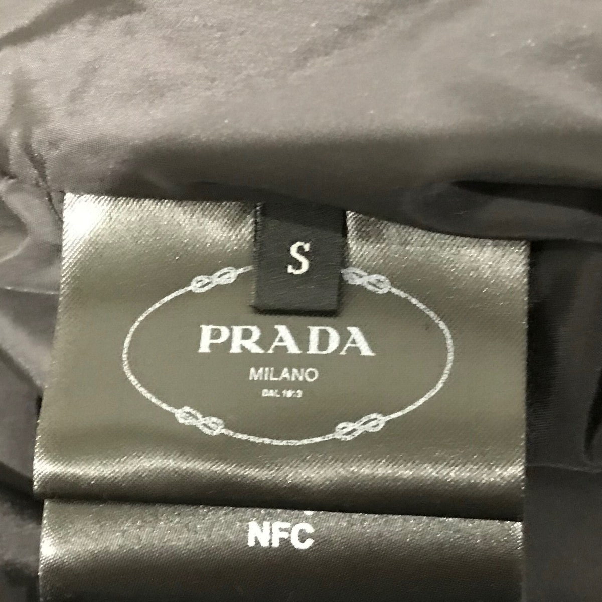 PRADA 【テクニカルＲｅ−Ｎｙｌｏｎ ダウンジャケット トライアングルジャガード】ダウンジャケット29Z956 古着・中古-6枚目のアイテム画像