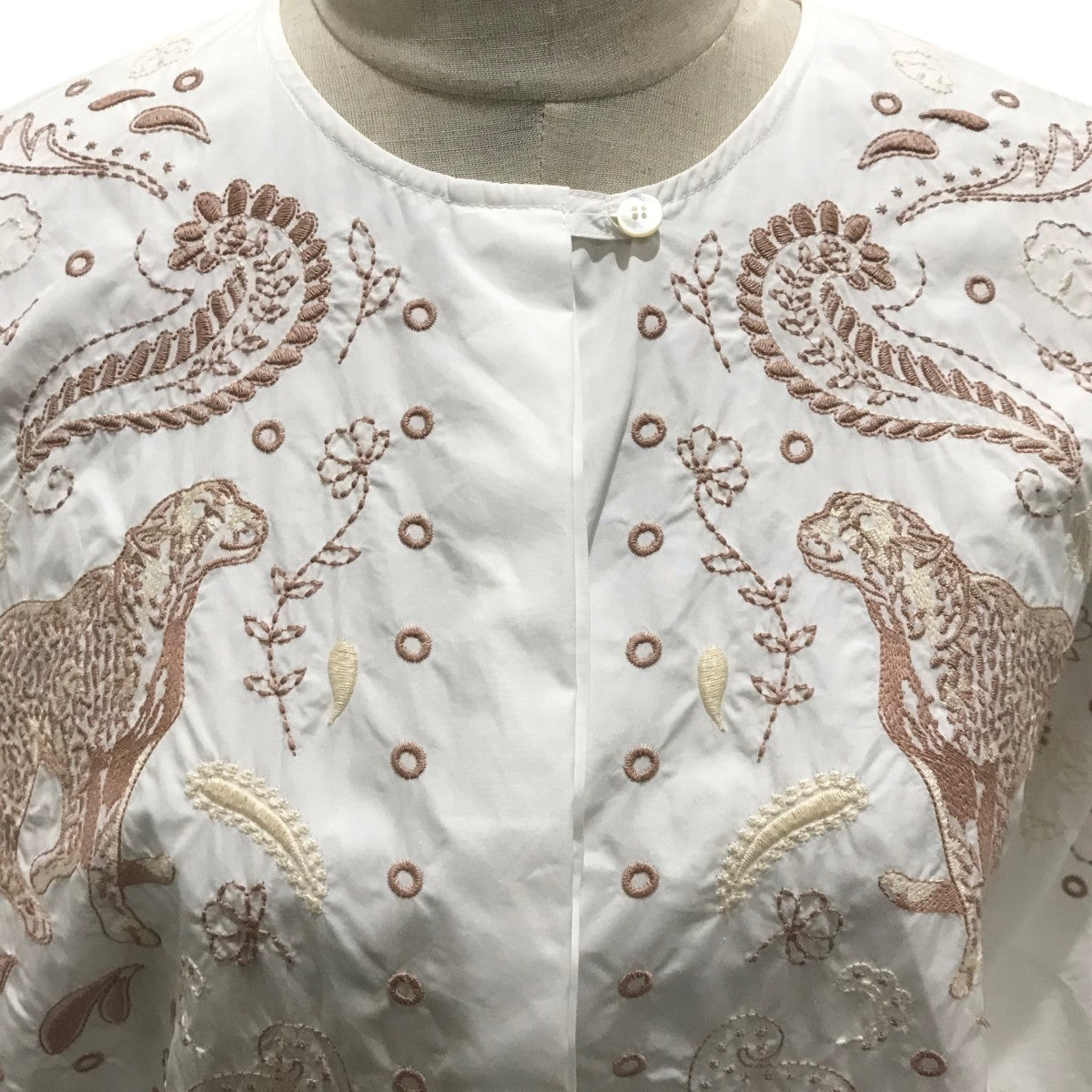 極美品　HERMESエルメス　ブラウス　ツイリー　刺繍　トップス　ホワイト HERMES(エルメス) 25SS【エンブロイダリー ブラウス】刺繍ブラウス