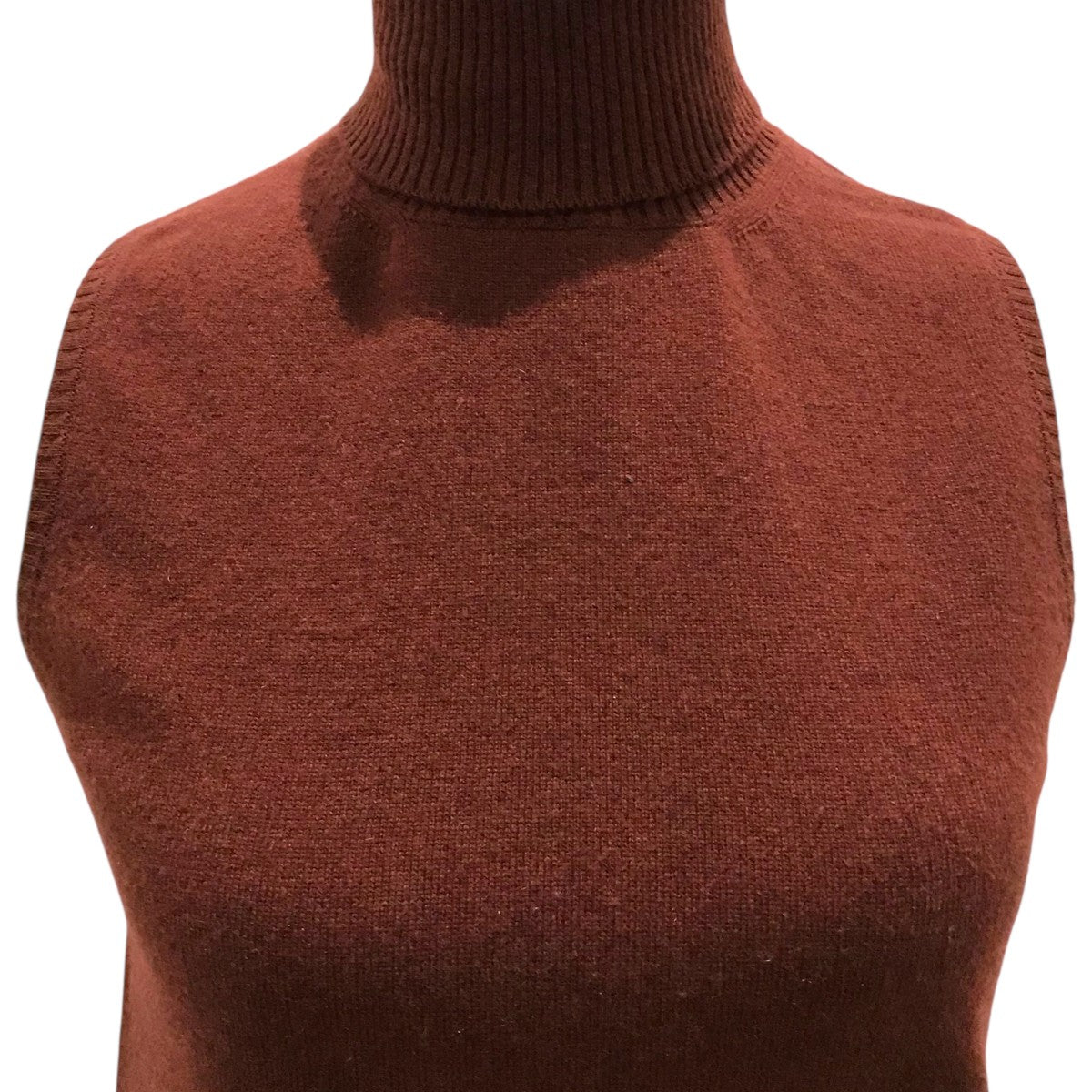 ノースリーブタートルネックニット