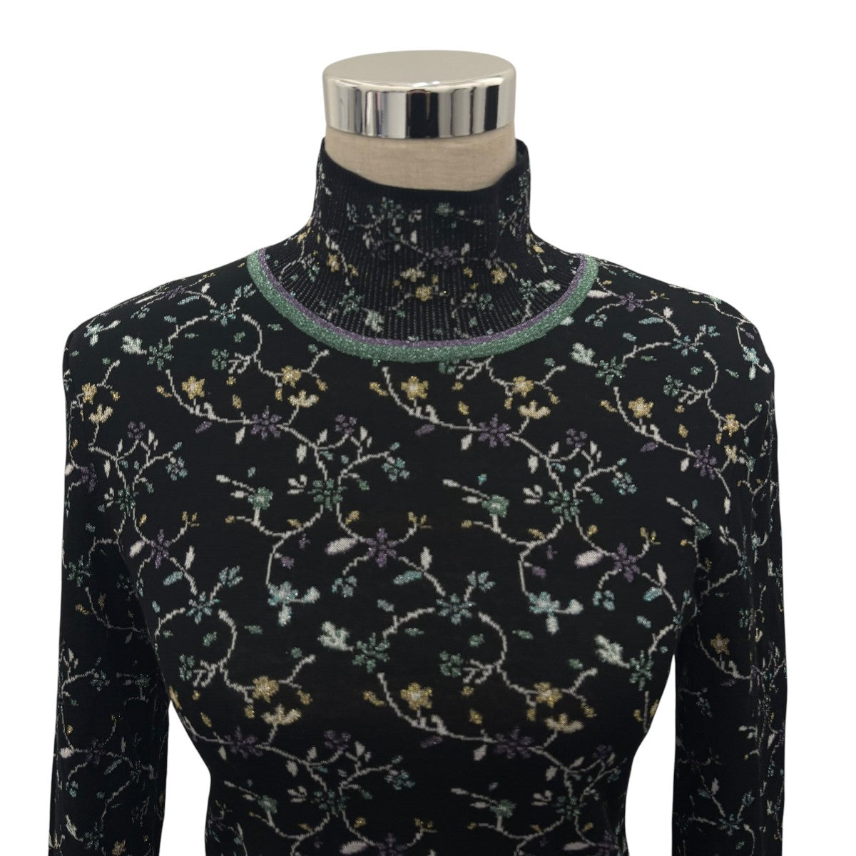 26SS【Floral Motif Glitter High Neck Knit Top】ハイネックニットトップMM26SS-KN007