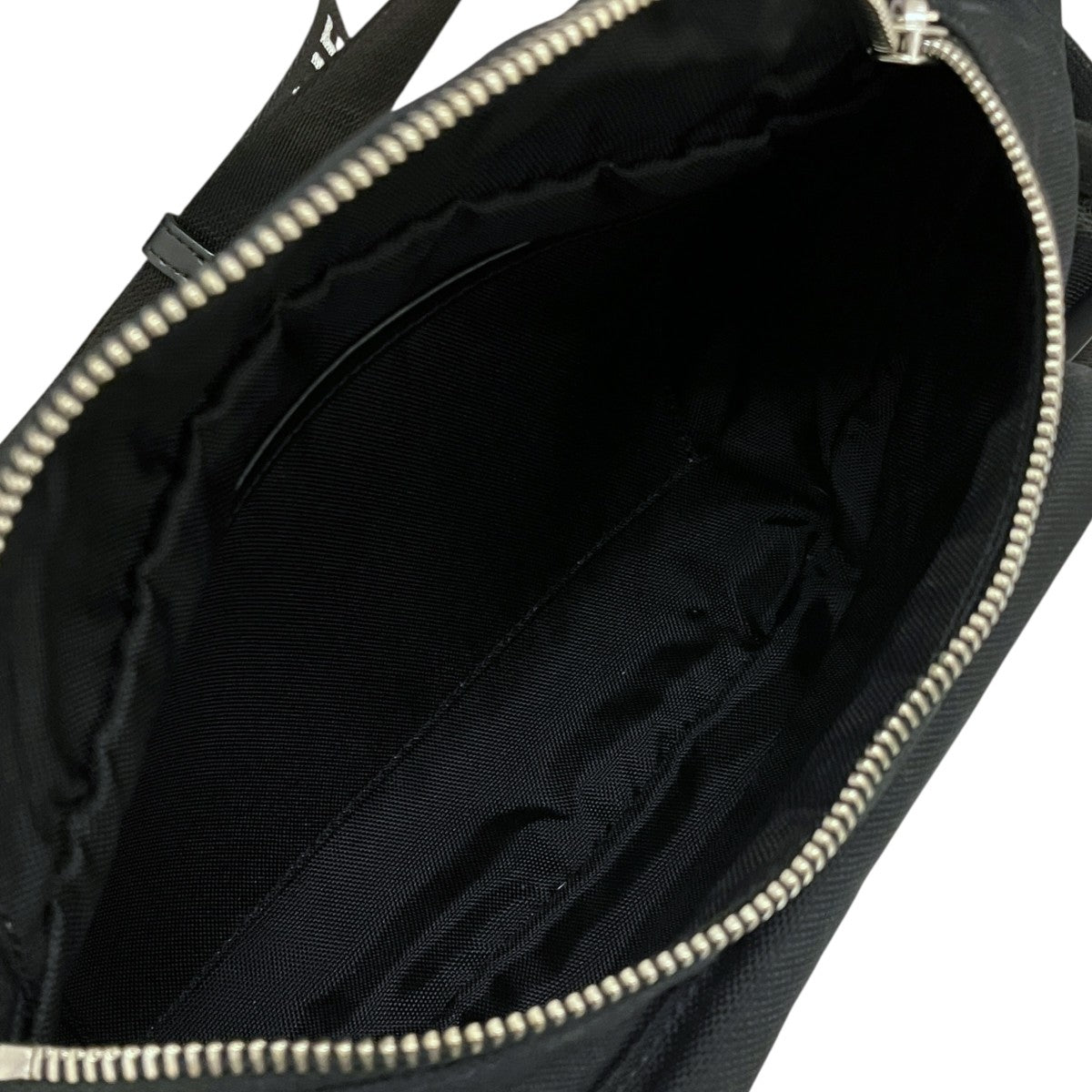 【Zipped Belt Bag】ロゴプリント ショルダーバッグ