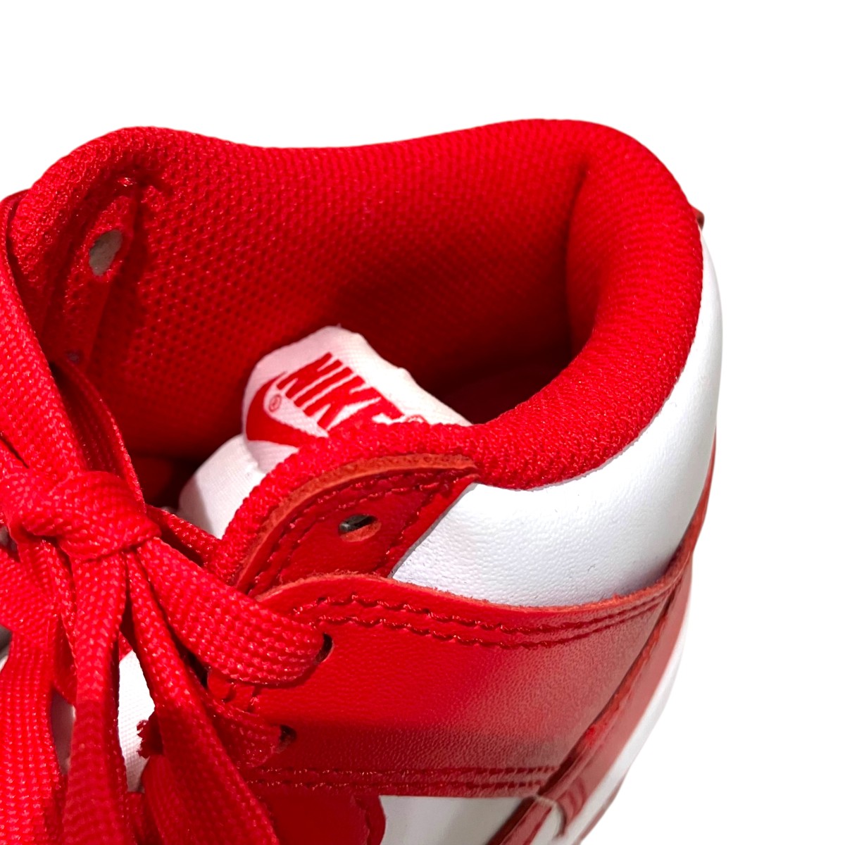 【DUNK HI RETRO】ハイカットスニーカーDD1399-106