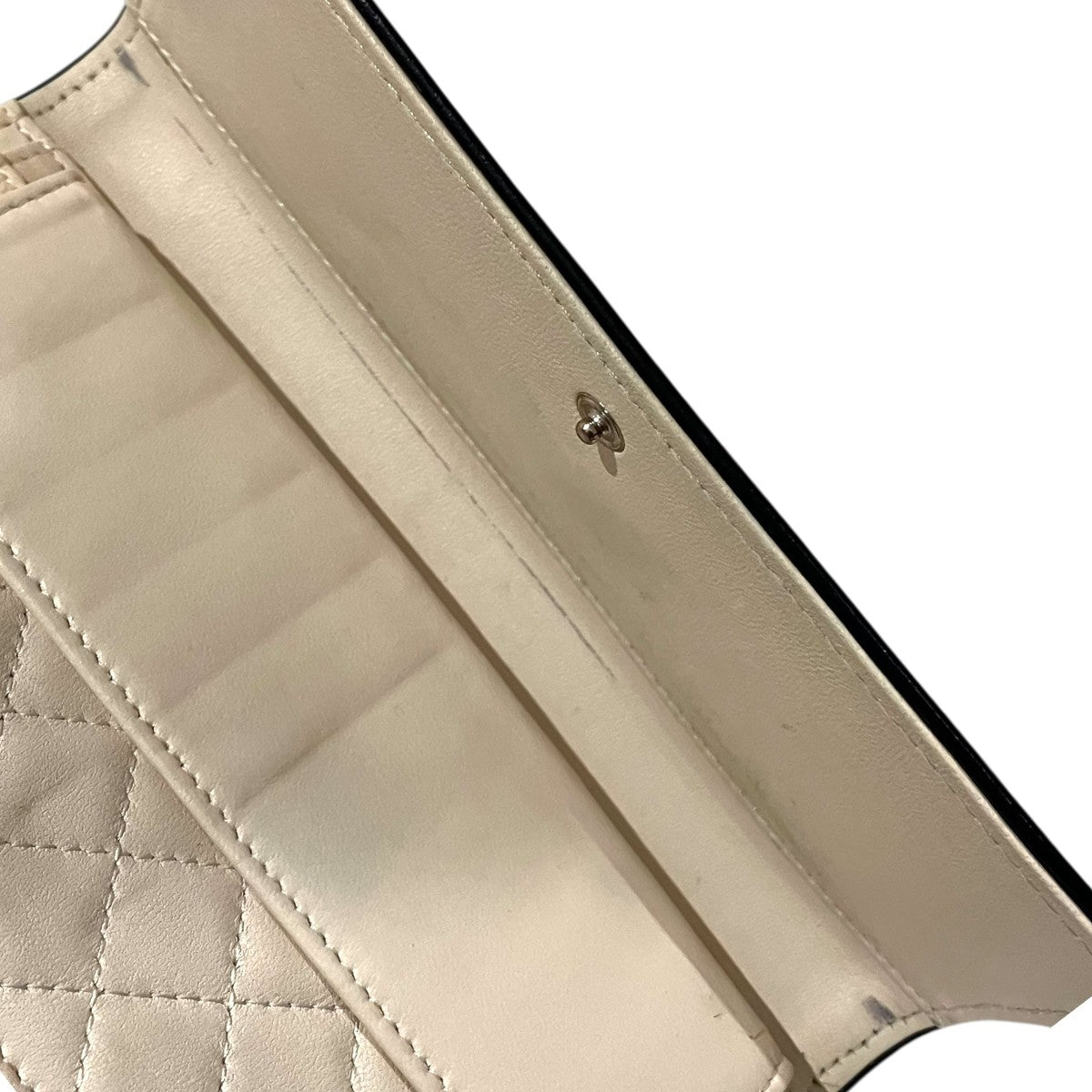 CHANEL(シャネル) 三つ折り財布 120***** ホワイト｜【公式】カインド