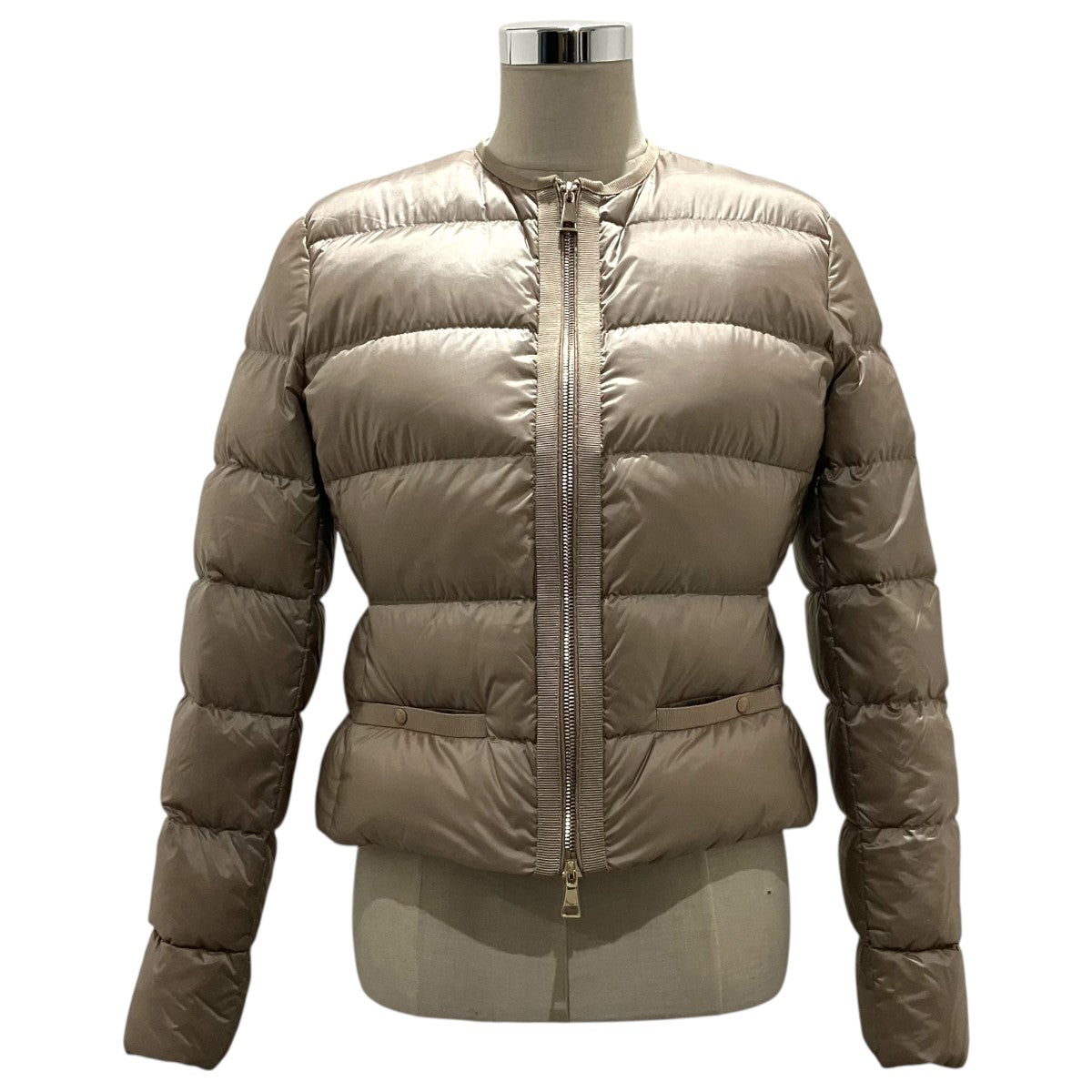 MONCLER 【LAURINE】ノーカラーダウンジャケットJ20931A00101 古着・中古-1枚目のアイテム画像