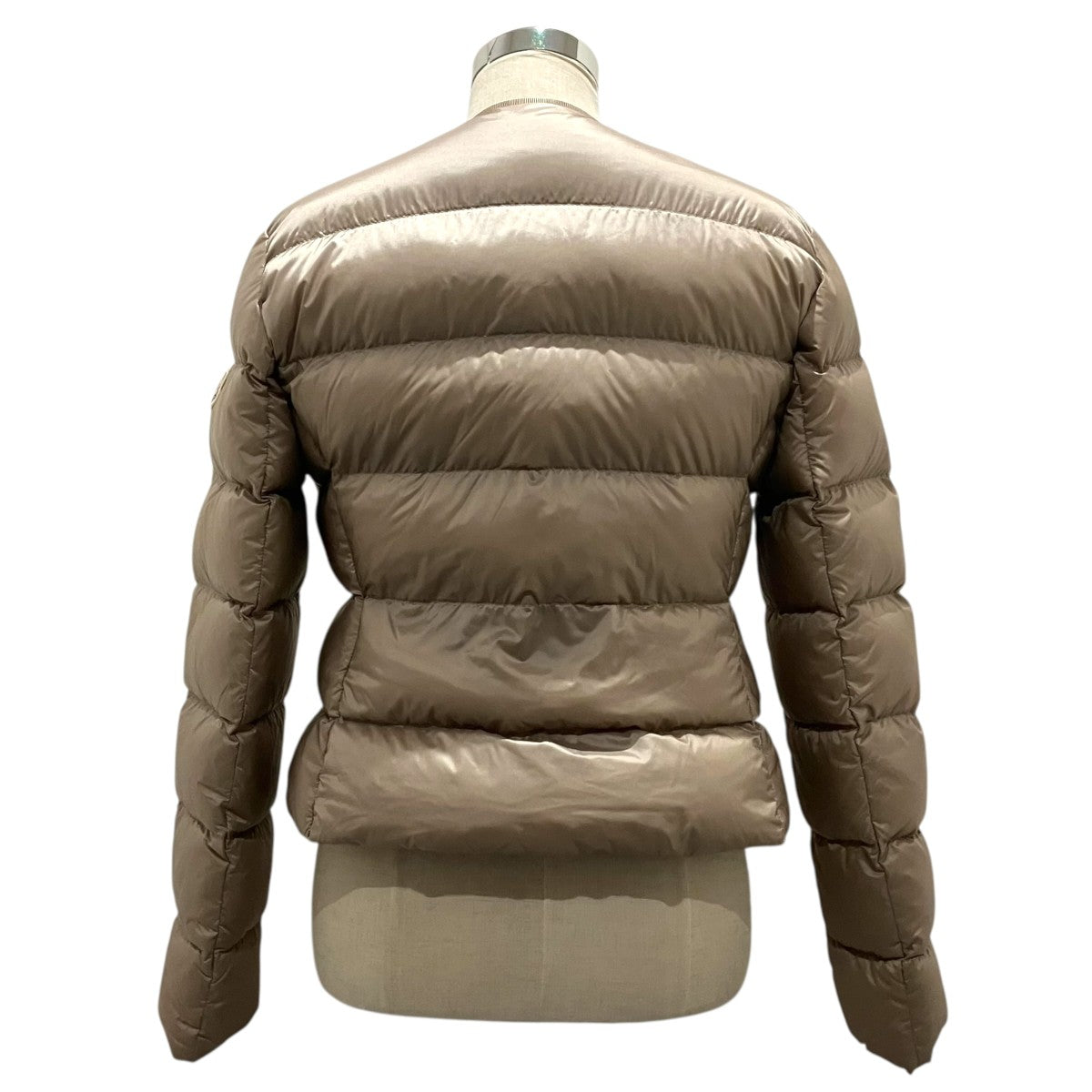 MONCLER 【LAURINE】ノーカラーダウンジャケットJ20931A00101 古着・中古-2枚目のアイテム画像
