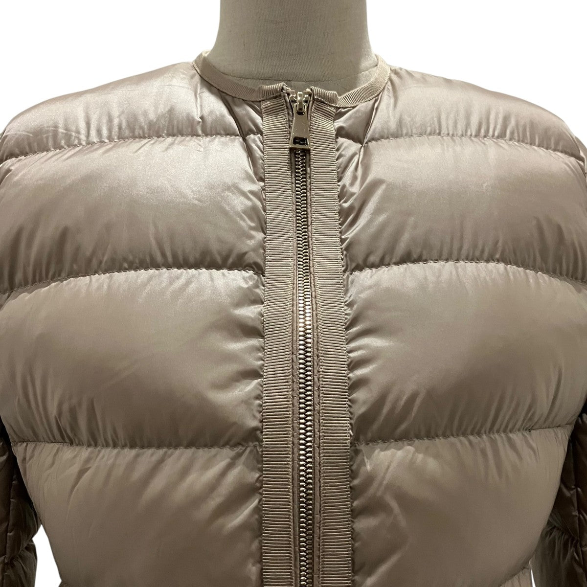 MONCLER 【LAURINE】ノーカラーダウンジャケットJ20931A00101 古着・中古-4枚目のアイテム画像