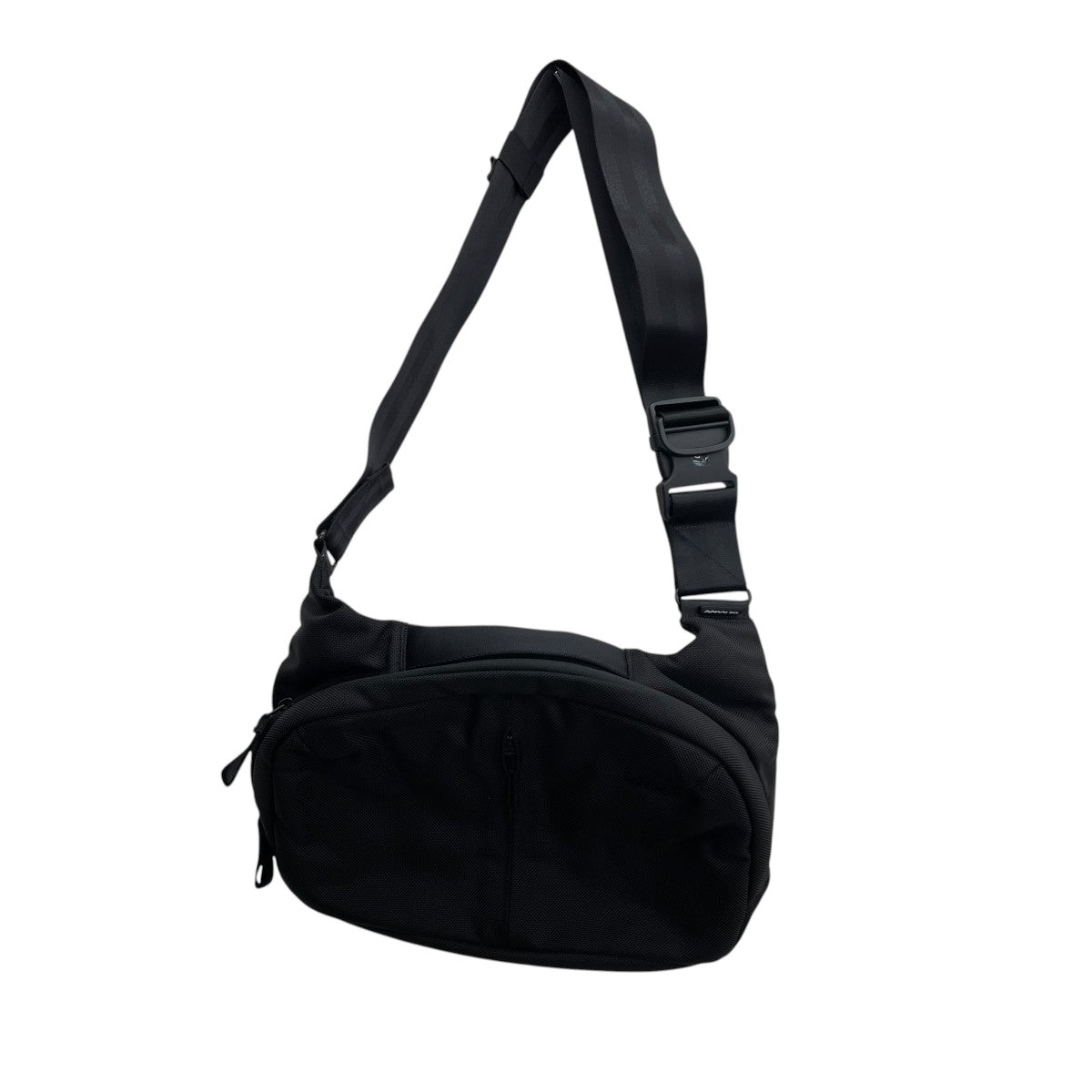 Incase ショルダーバッグTrack Large Sling 古着・中古-1枚目のアイテム画像