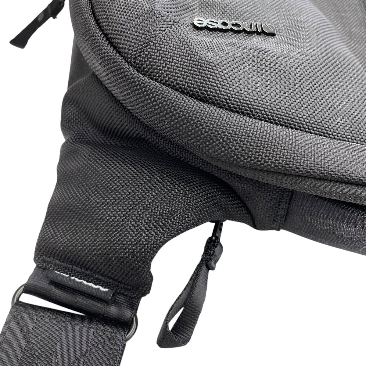 Incase ショルダーバッグTrack Large Sling 古着・中古-4枚目のアイテム画像