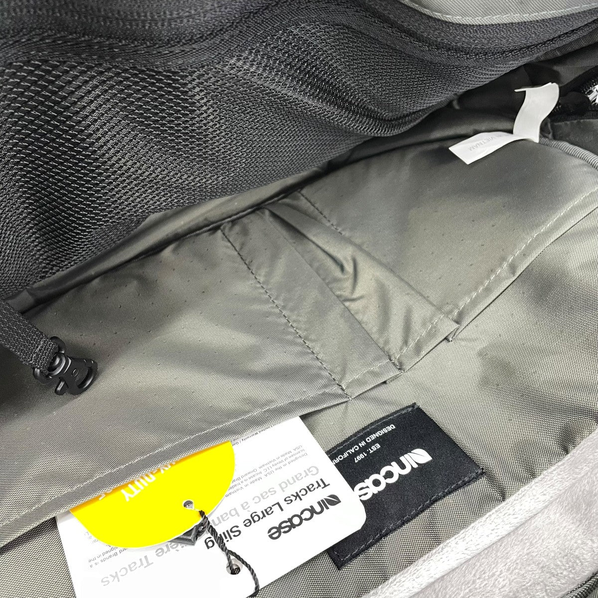 Incase ショルダーバッグTrack Large Sling 古着・中古-6枚目のアイテム画像