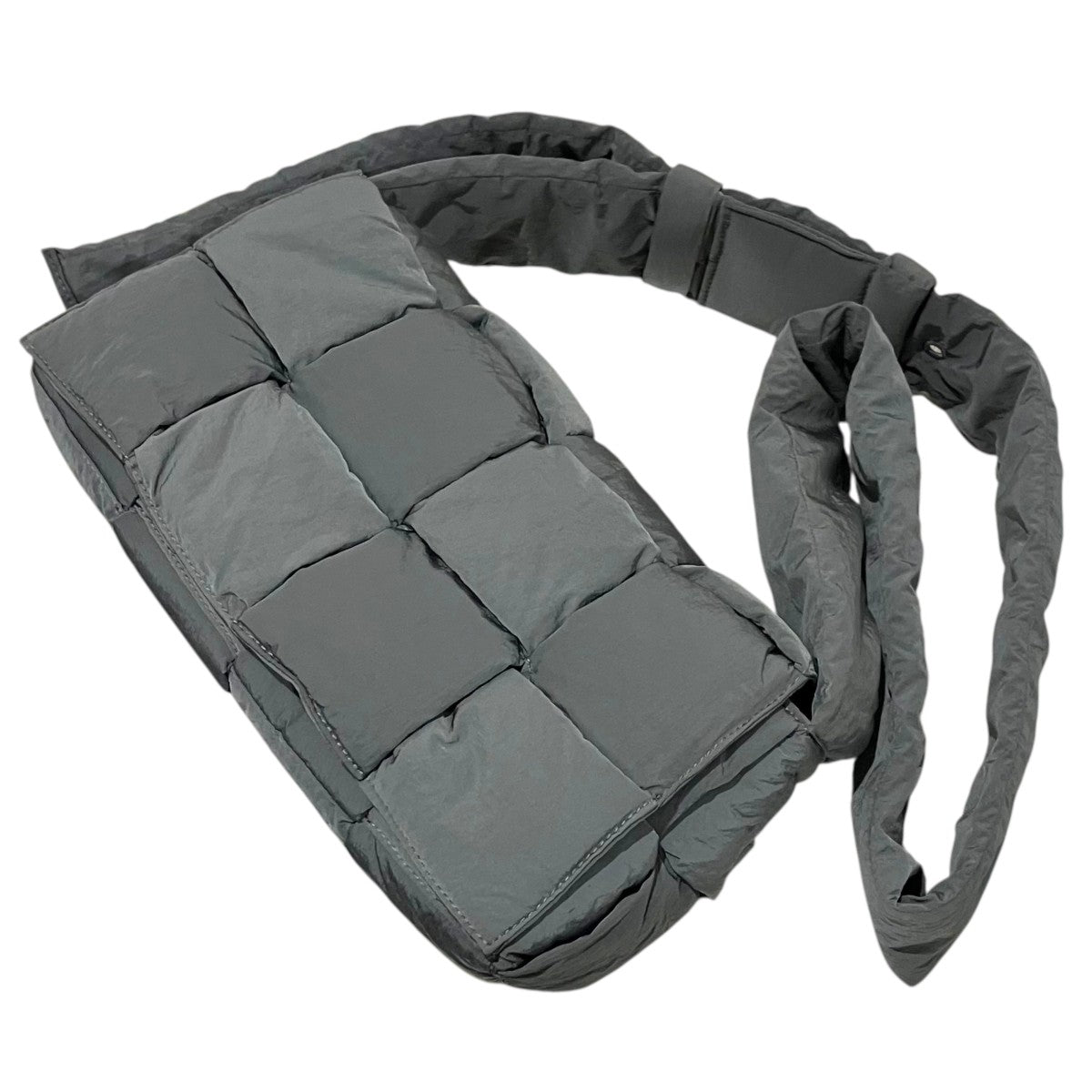 BOTTEGA VENETA 【マキシイントレチャート カセット】ナイロンショルダーバッグ 古着・中古-1枚目のアイテム画像