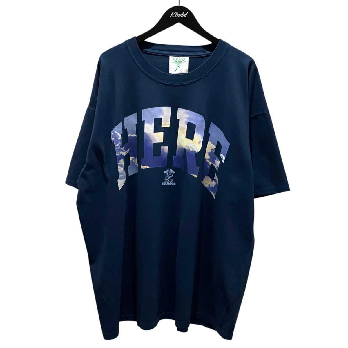 Online Ceramics 【Here Sky Navy SS Tee】プリントTシャツOC FW25 003 古着・中古-1枚目のアイテム画像