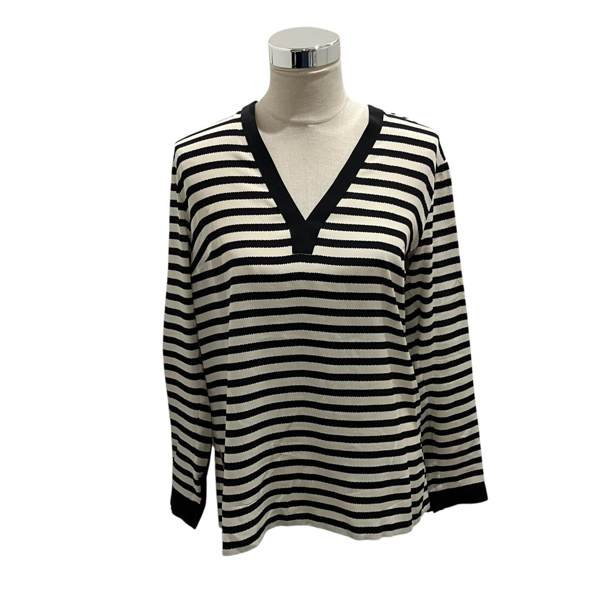 MaxMara Vネックシルクブラウス11110841000 古着・中古-1枚目のアイテム画像