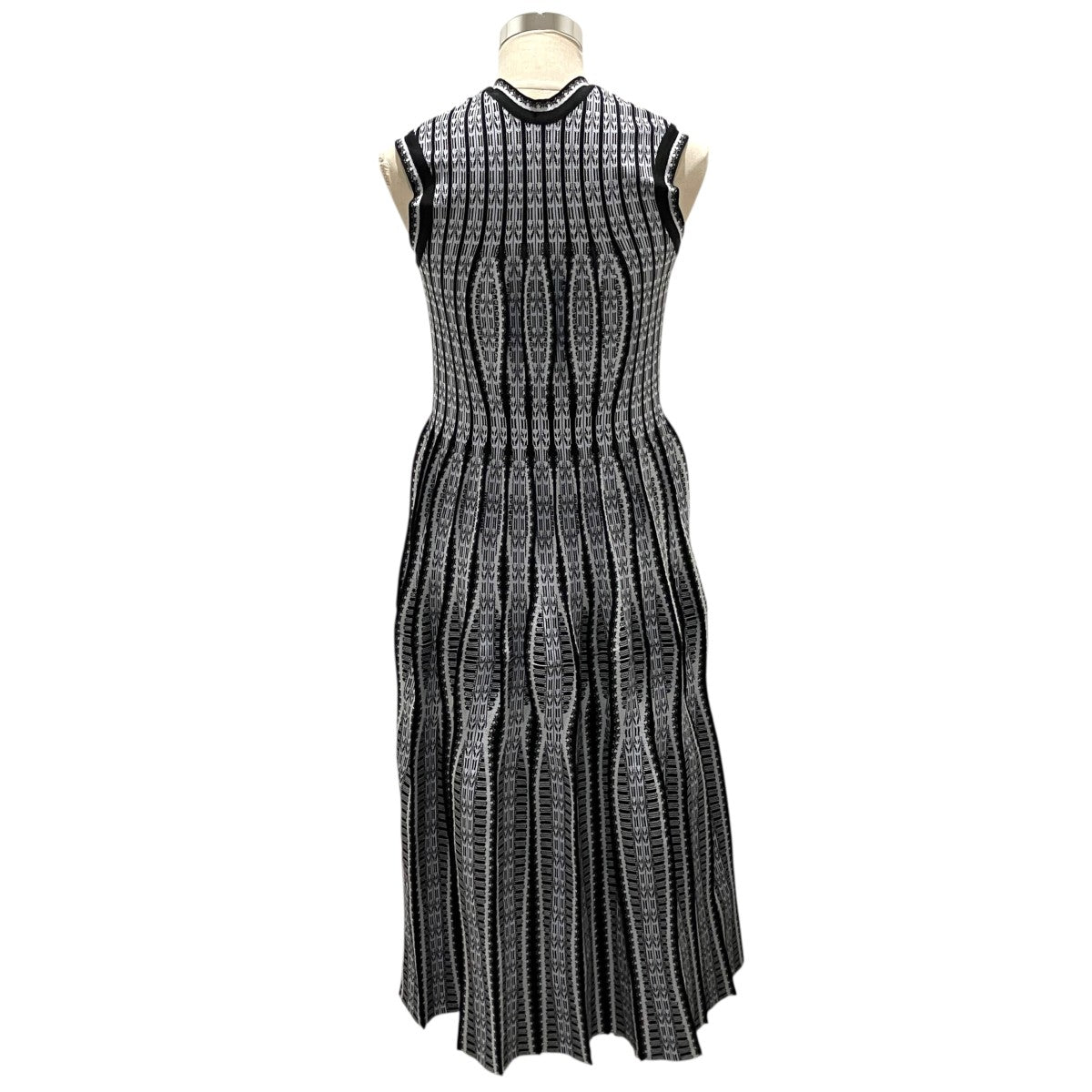 mame kurogouchi 25SS【Lantern Knitted Volume Dress】ジャガードワンピースMM25SS-KN036 古着・中古-2枚目のアイテム画像