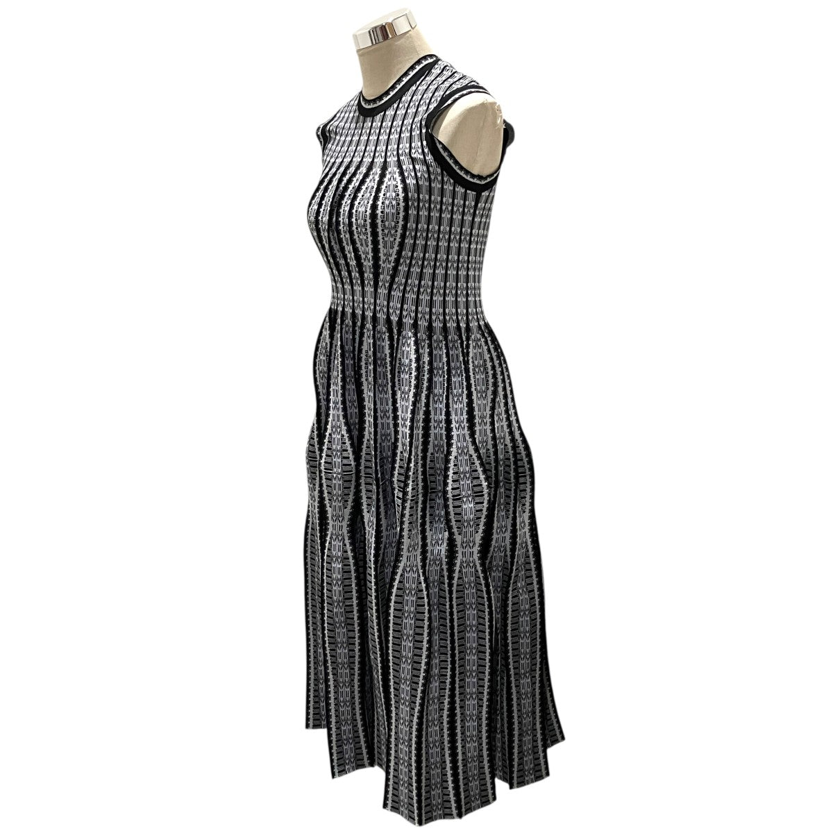mame kurogouchi 25SS【Lantern Knitted Volume Dress】ジャガードワンピースMM25SS-KN036 古着・中古-3枚目のアイテム画像
