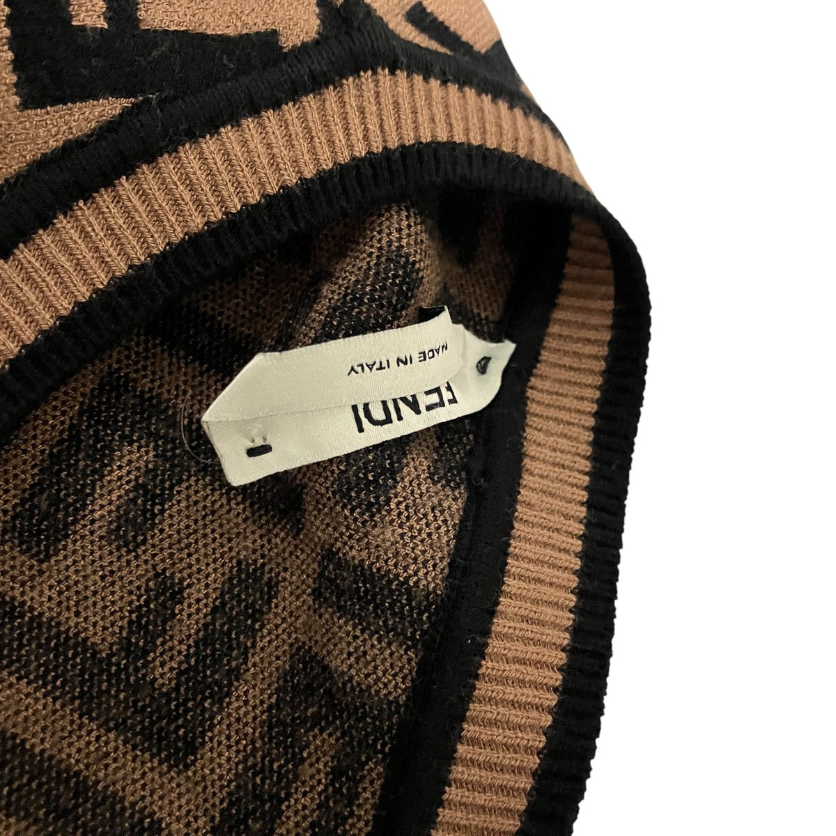 【希少】FENDI mare ズッカ柄 ロゴジャガードニットTシャツ 赤 M〜L FENDI(フェンディ) ズッカ柄半袖ニットFZY702 A5QG FZY702 A5QG
