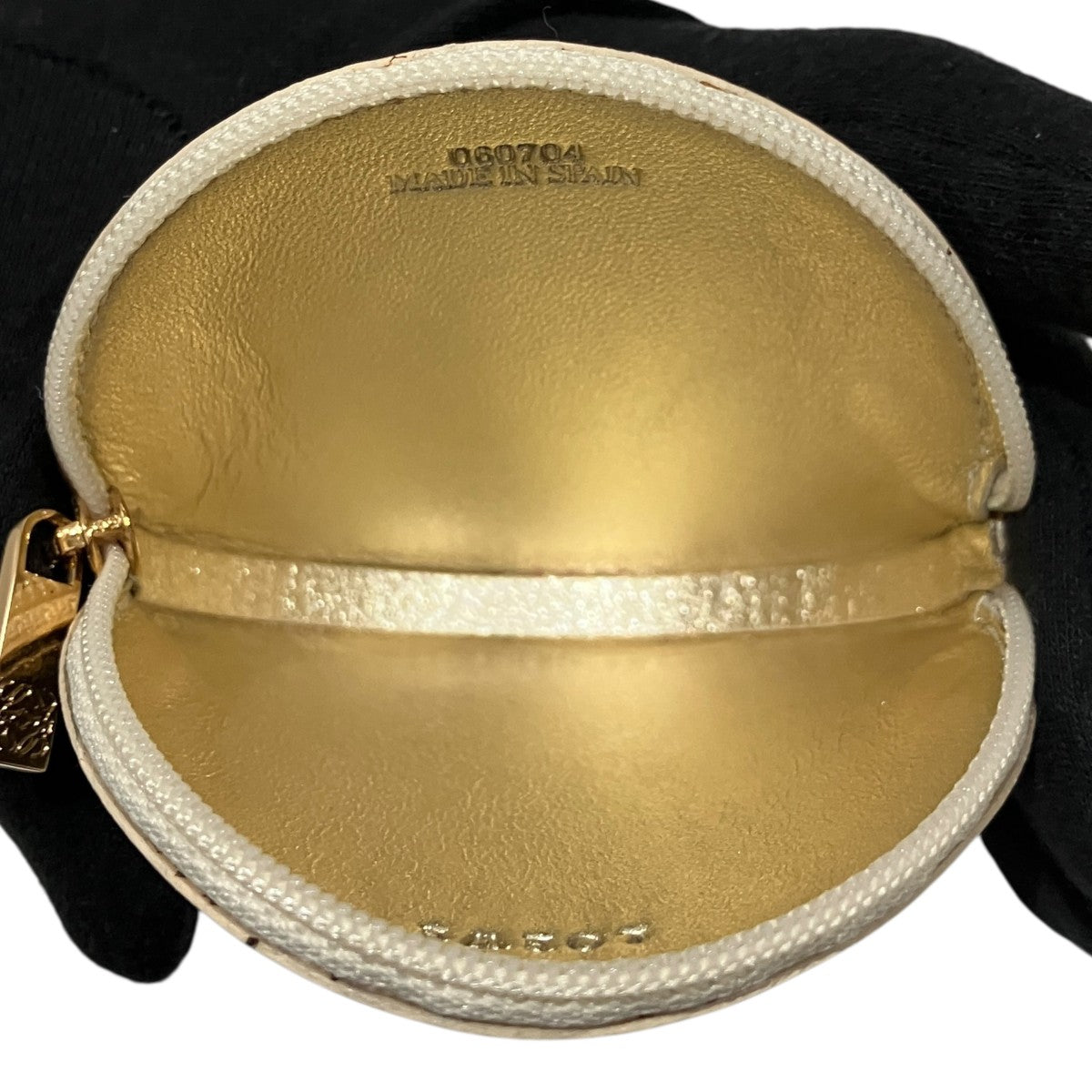 LOEWE ゴールド 円形ケース LOEWE(ロエベ) コインケース 060704 ゴールド｜【公式】カインドオル