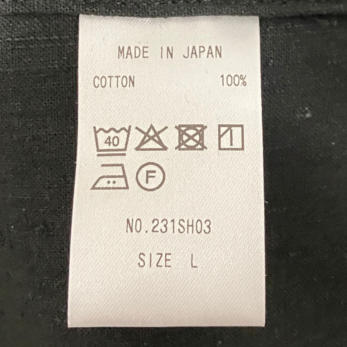 ボタンシャツ