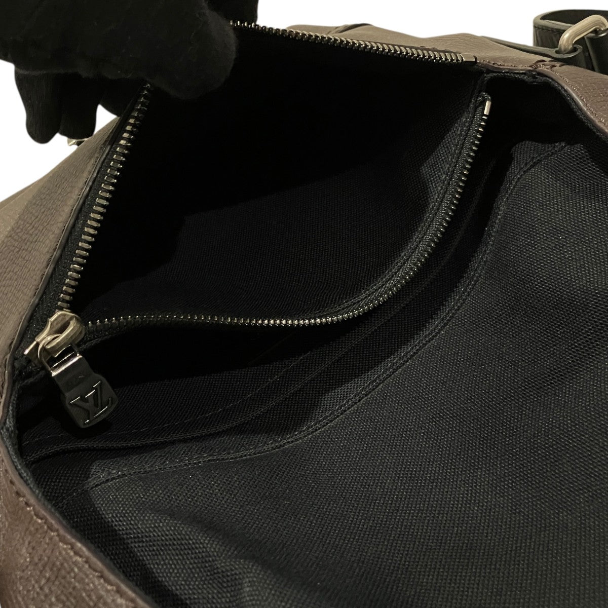 【ユタ　キャニオンメッセンジャーPM】レザーショルダーバッグM54962