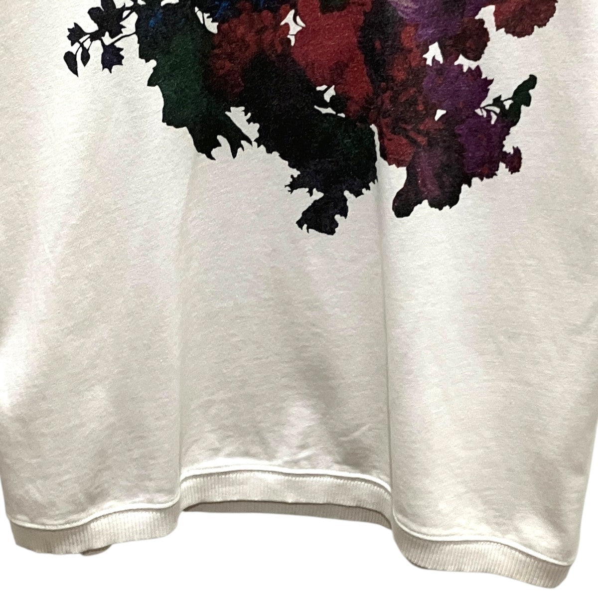 フラワープリントTシャツ