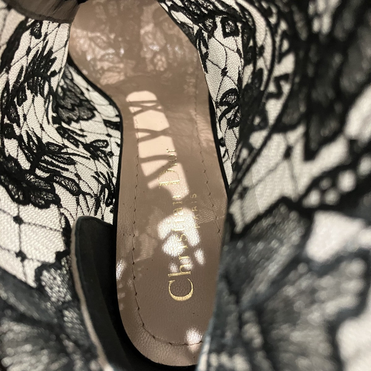 Christian Dior レース刺繍バックジップヒールブーツ 古着・中古-7枚目のアイテム画像
