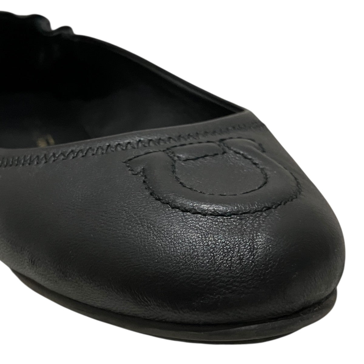 Salvatore Ferragamo(サルヴァトーレフェラガモ) 【VIGNOLA