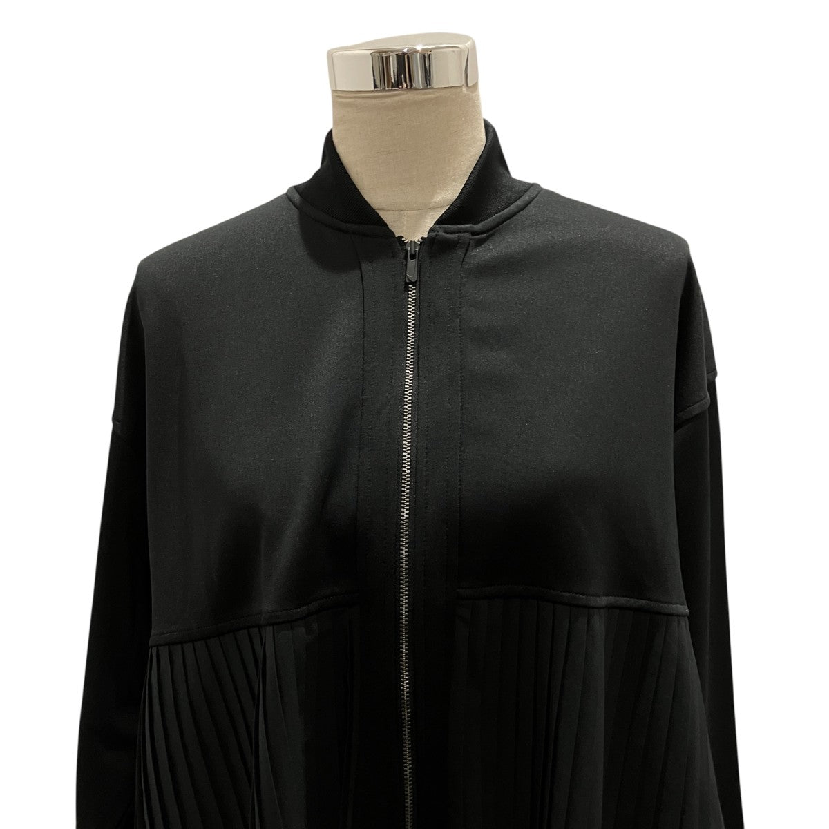 【NIKE WMNS NSW PLEATED JACKET】プリーツ切替トラックジャケットIM7458-010