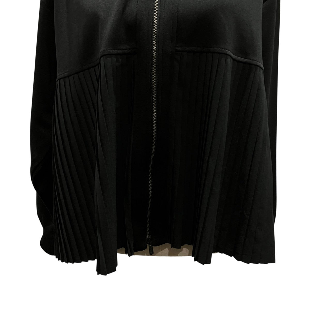 【NIKE WMNS NSW PLEATED JACKET】プリーツ切替トラックジャケットIM7458-010