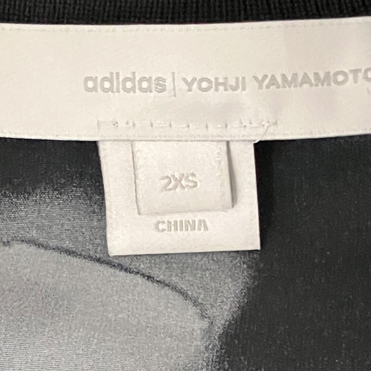 【2J0001 U 3 STRIPES LS TEE】ウインドブレーカーHN1978