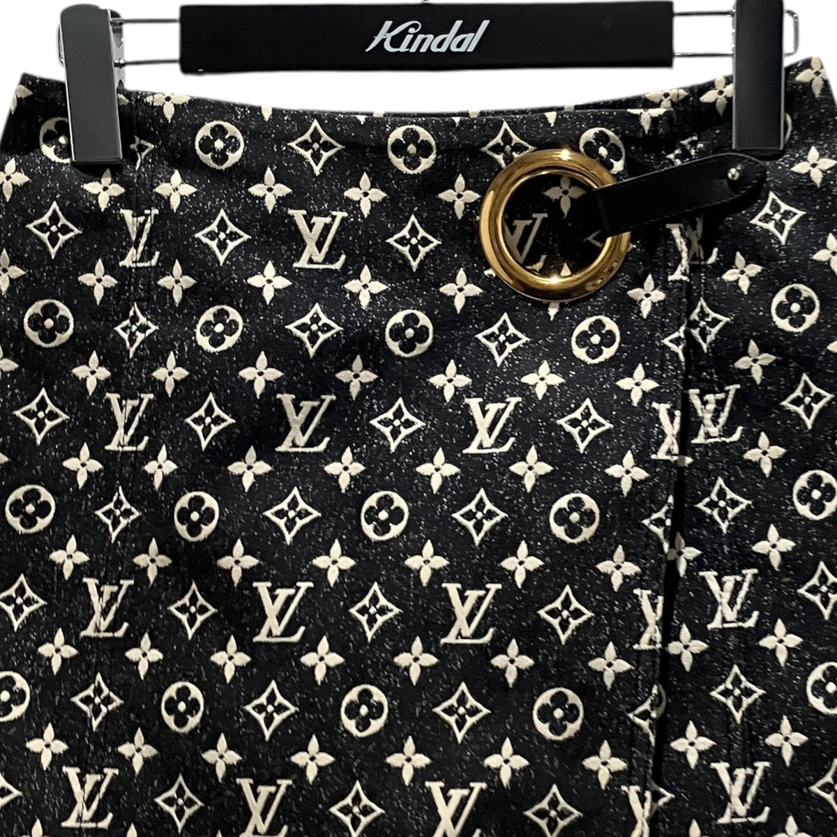LOUIS VUITTON 23SSモノグラム巻きスカートRW231A KJ2 FOSK69 古着・中古-3枚目のアイテム画像