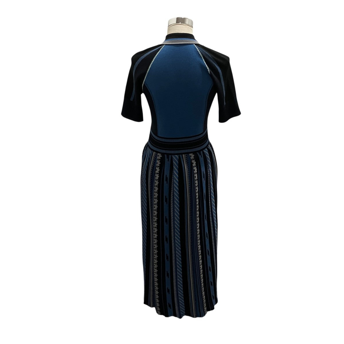 25AWGeometric Pattern Knitted DressニットワンピースMM25FKN008