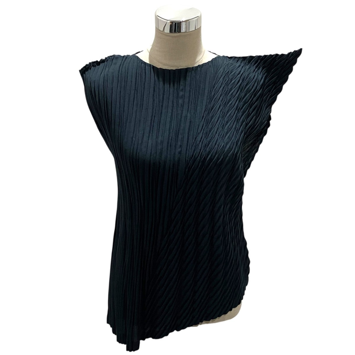 26AW【UNFURLING PLEATS】アシンメトリーノースリーブプリーツカットソーIM63FJ101