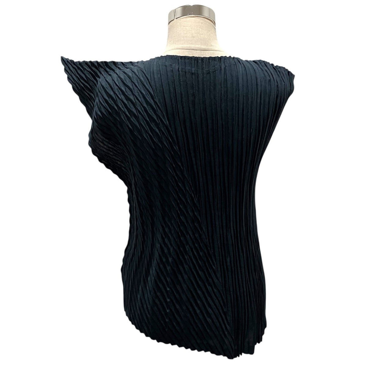 26AW【UNFURLING PLEATS】アシンメトリーノースリーブプリーツカットソーIM63FJ101