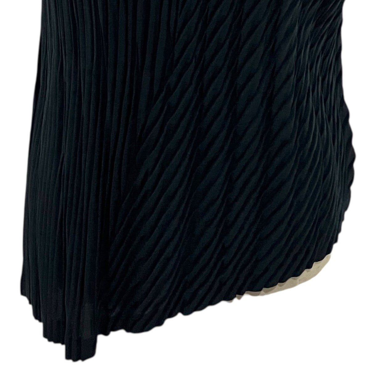 26AW【UNFURLING PLEATS】アシンメトリーノースリーブプリーツカットソーIM63FJ101