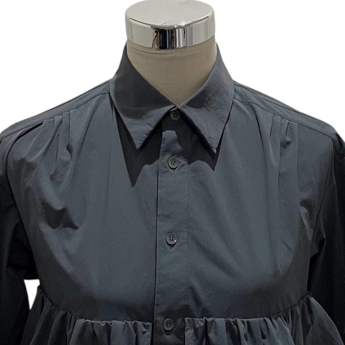 【th ／ Ruffle Volumed Dress】フリルブラウス2302-WDR11-W208