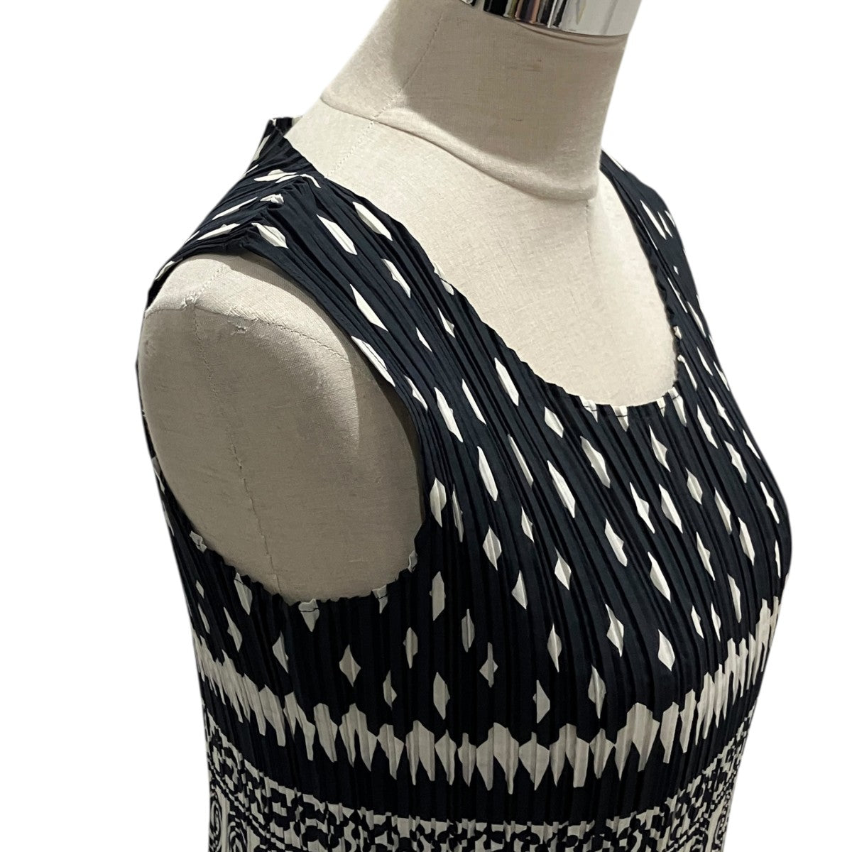 ISSEY MIYAKE ボタニカル柄プリーツタンクトップIM12FJ532 古着・中古-6枚目のアイテム画像