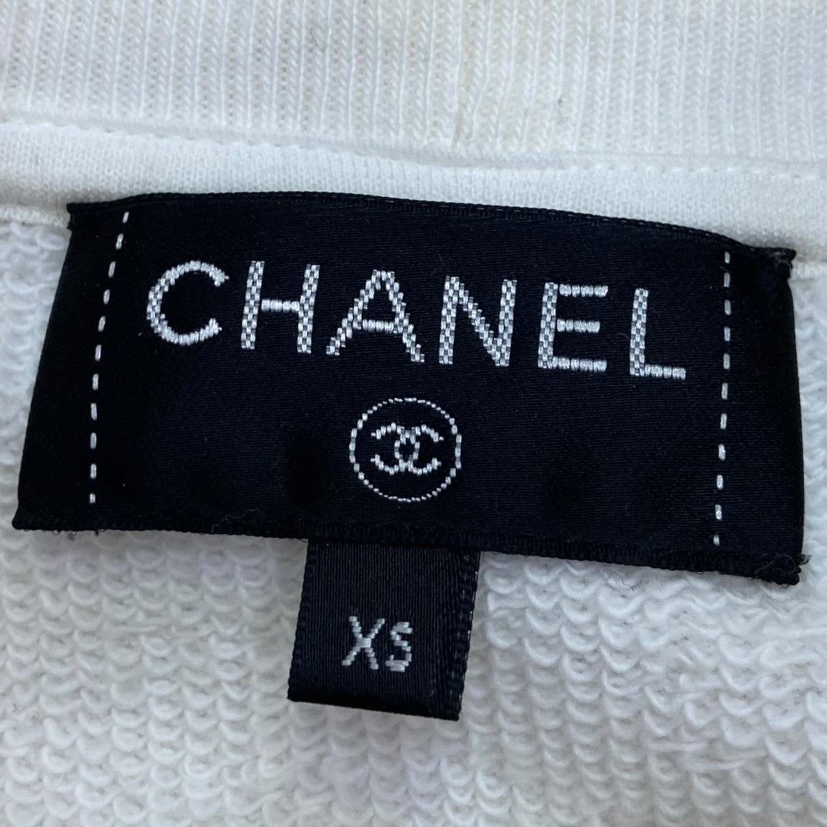 CHANEL(シャネル) クロップドスウェットトレーナー P65655K61341 アイボリー サイズ XS｜【公式】カインドオルオンライン  ブランド古着・中古通販【kindal】