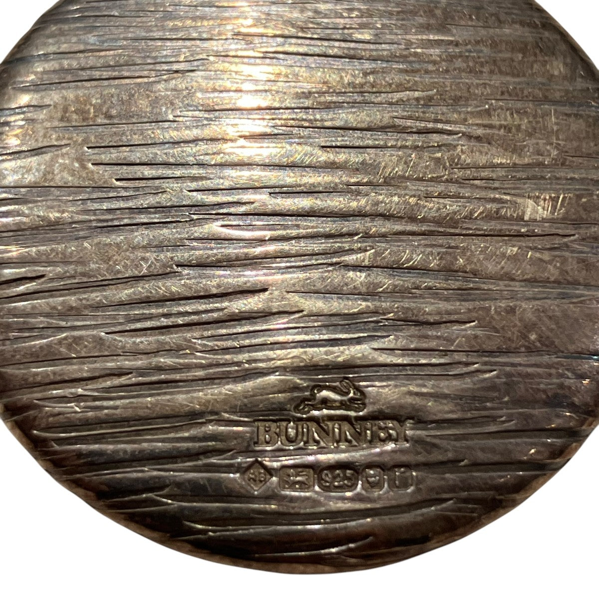 BUNNEY(バニー) シルバーサークルバッジ｢Bark Finish Badge