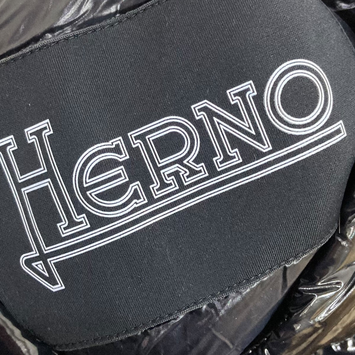 【値下げ】HERNO ショートスリーブパデッドシャツ PI00138-68131-4 ブラック サイズ：38 (EC) HERNO(ヘルノ) ショートスリーブパデッドシャツPI00138-68131-4