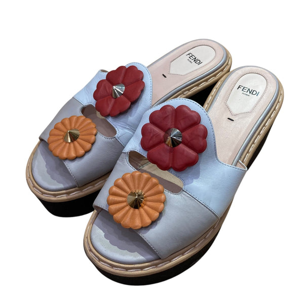 FENDI(フェンディ) サンダル アイボリー×ベージュ サイズ 37｜【公式