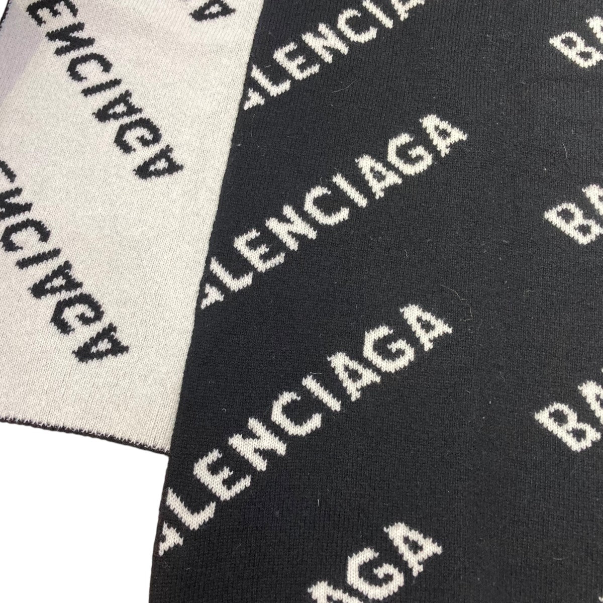 BALENCIAGA(バレンシアガ) ロゴマフラー633719 633719 ブラック BALENCIAGA(バレンシアガ) ロゴマフラー633719 633719 ブラック