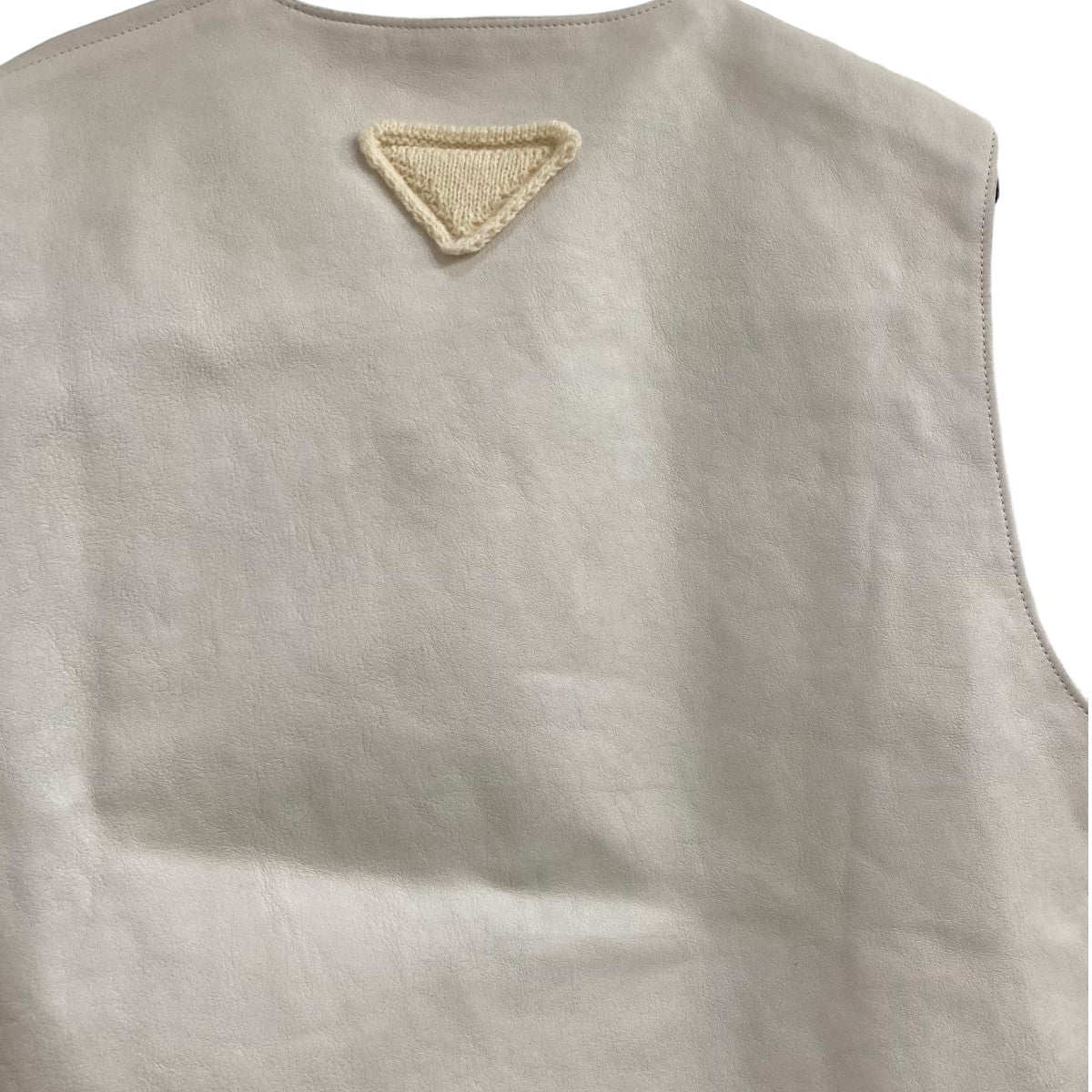 PRADA 23SSベルテッドレザープルオーバーベストUPC194 の古着・中古アイテム
