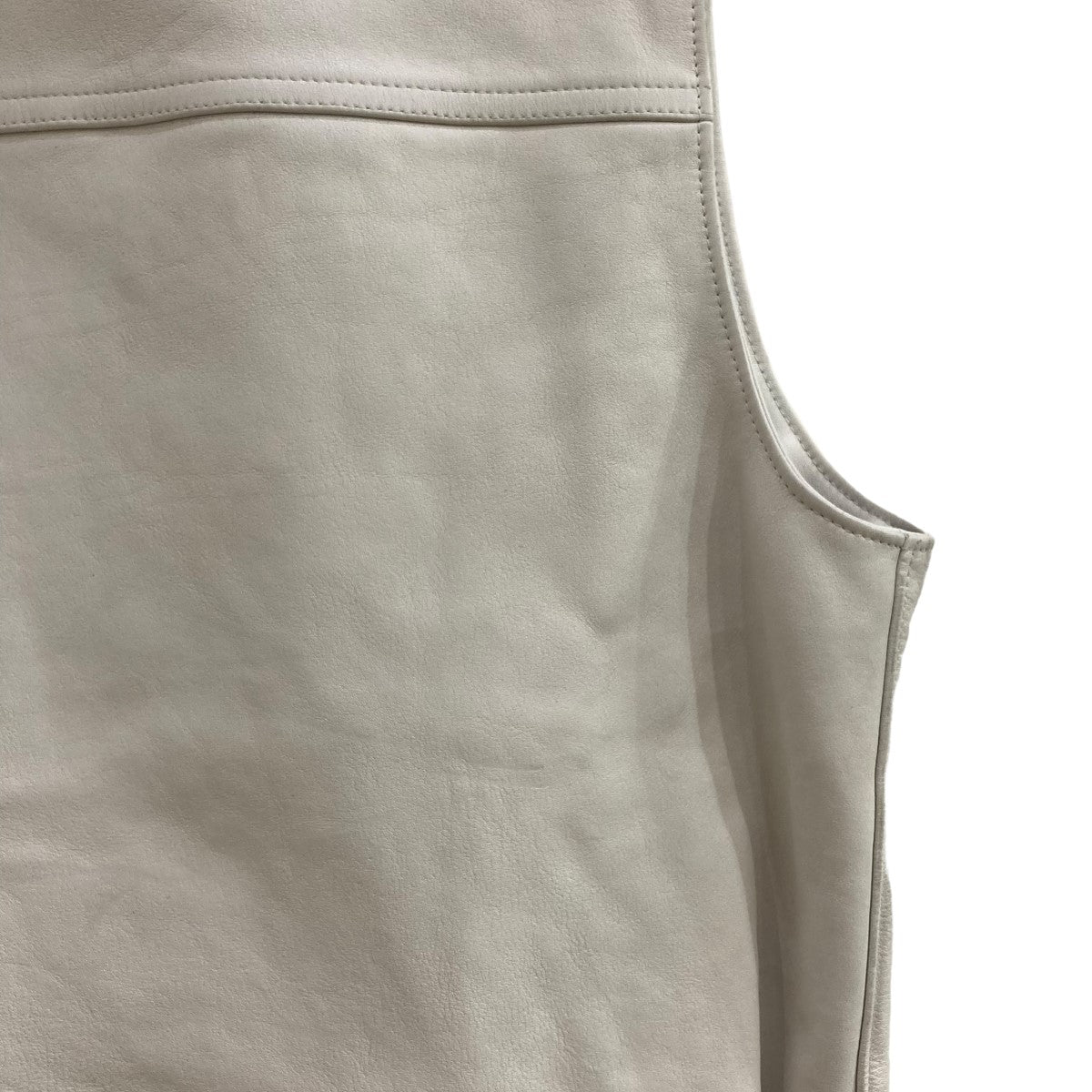 PRADA 23SSベルテッドレザープルオーバーベストUPC194 の古着・中古アイテム