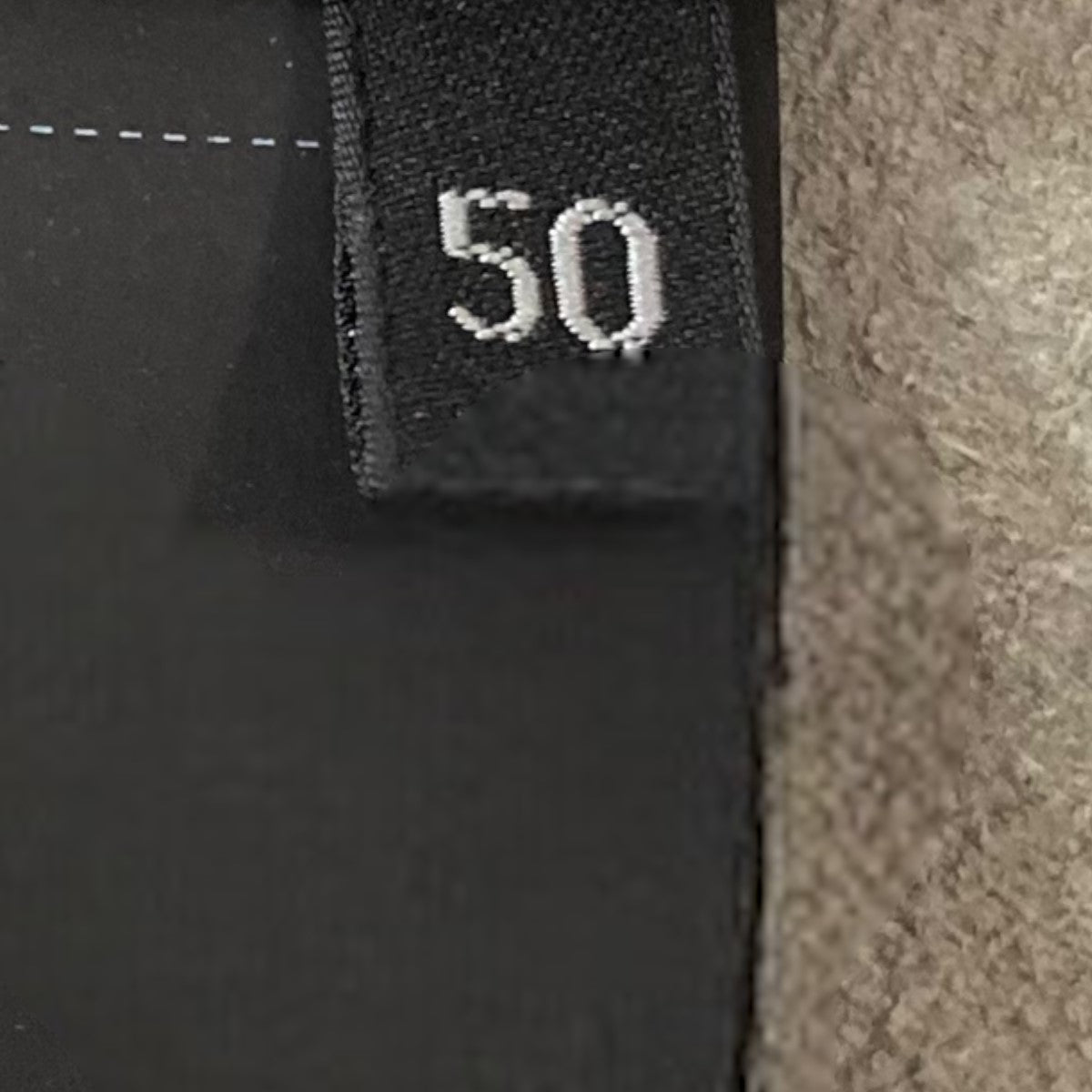 PRADA 23SSベルテッドレザープルオーバーベストUPC194 の古着・中古アイテム