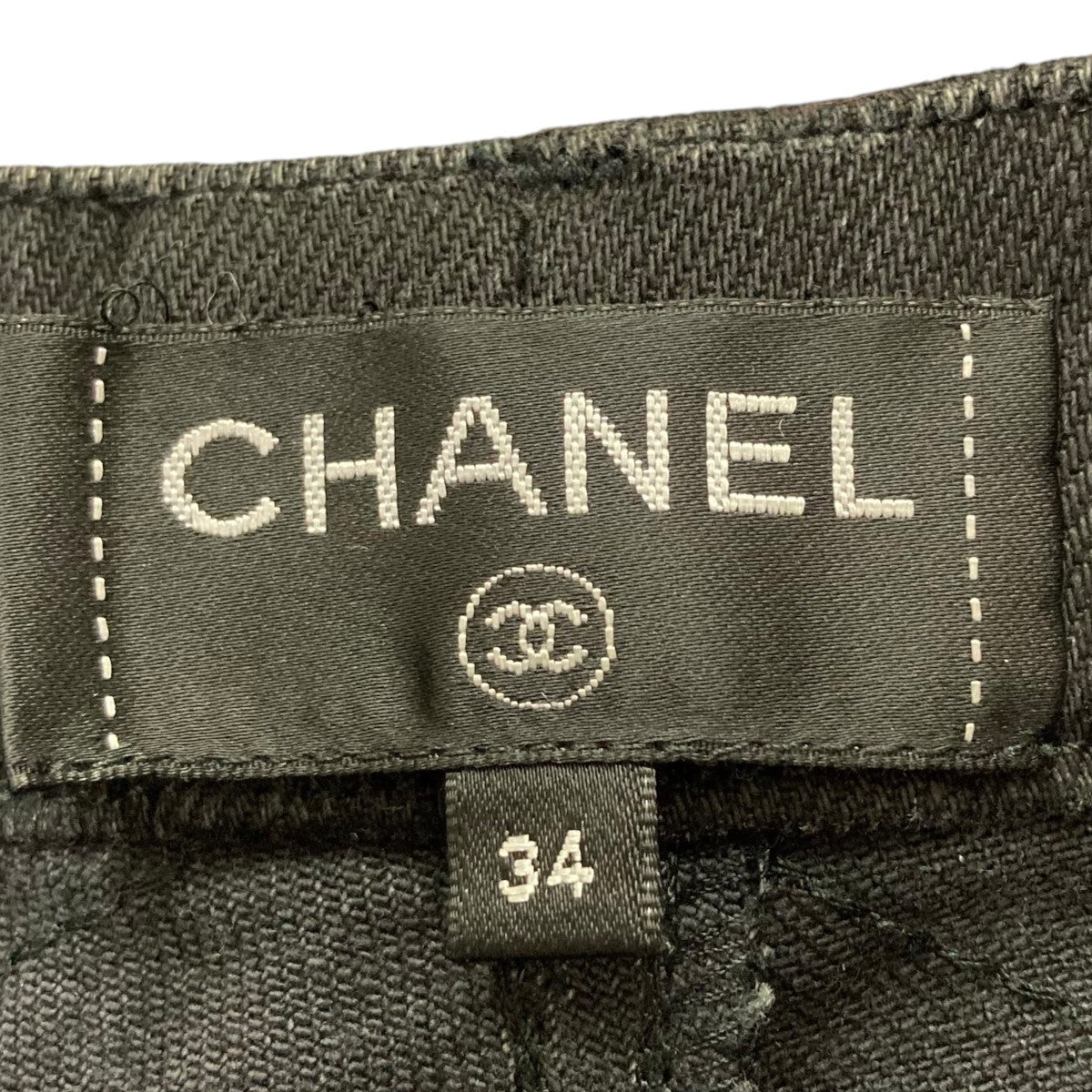 CHANEL(シャネル) マトラッセ刺繍デニムパンツ ブラック サイズ 34｜【公式】カインドオルオンライン ブランド古着・中古通販【kindal】